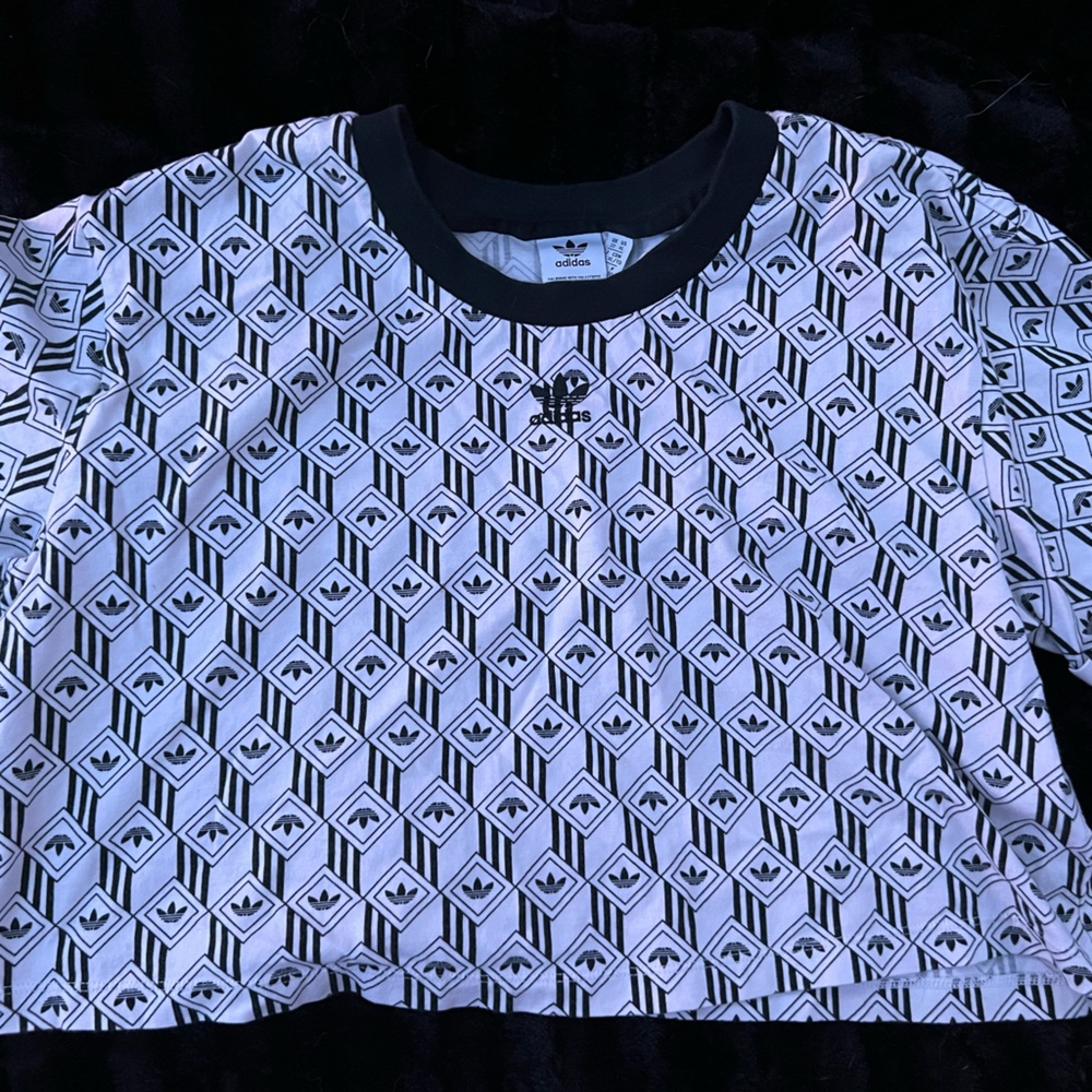 Adidas Originals Cropped T-Shirt, size XL.